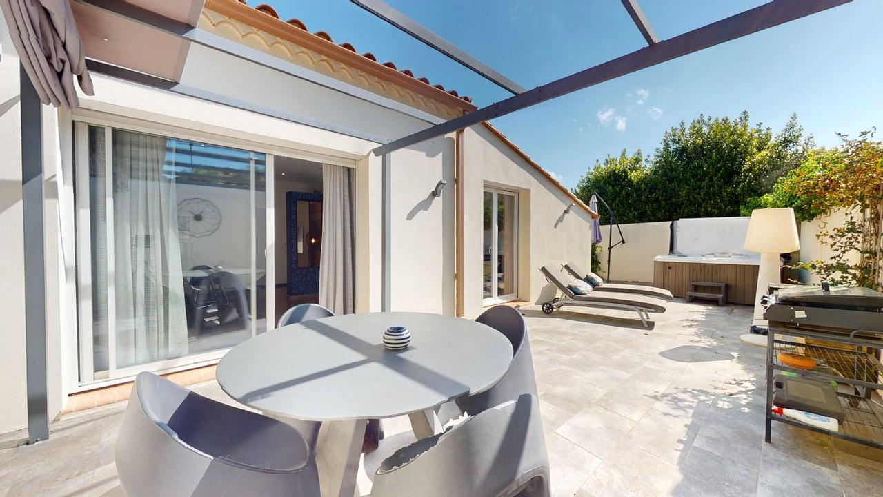 Villa CUBIC intérieur moderne spa privatif hébergement luxe Sommières