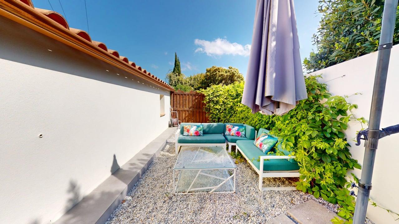 Villa CUBIC intérieur moderne spa privatif hébergement luxe Sommières