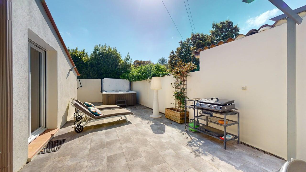 Séjour Villa CUBIC espace ouvert lumineux terrasse Casa Dina