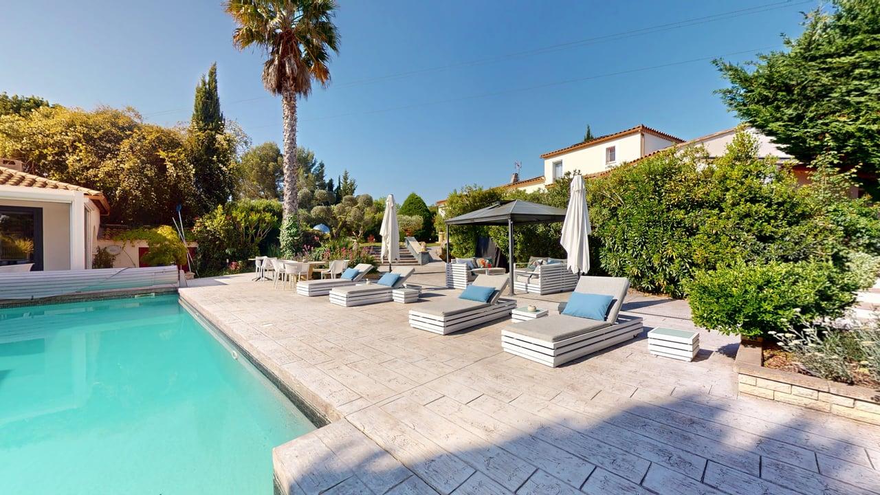 Espaces extérieurs terrasse piscine jardin méditerranéen Casa Dina Gard