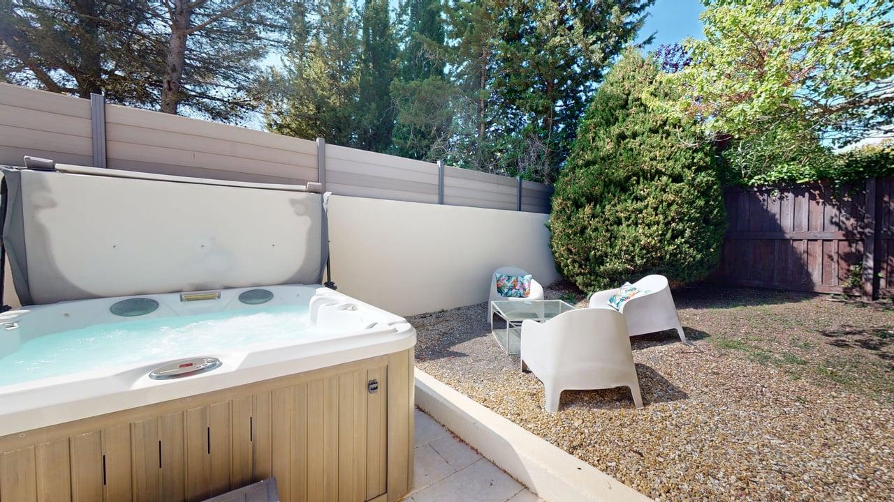 Chambre Villa RIVIERA lit double accès terrasse Casa Dina Sommières
