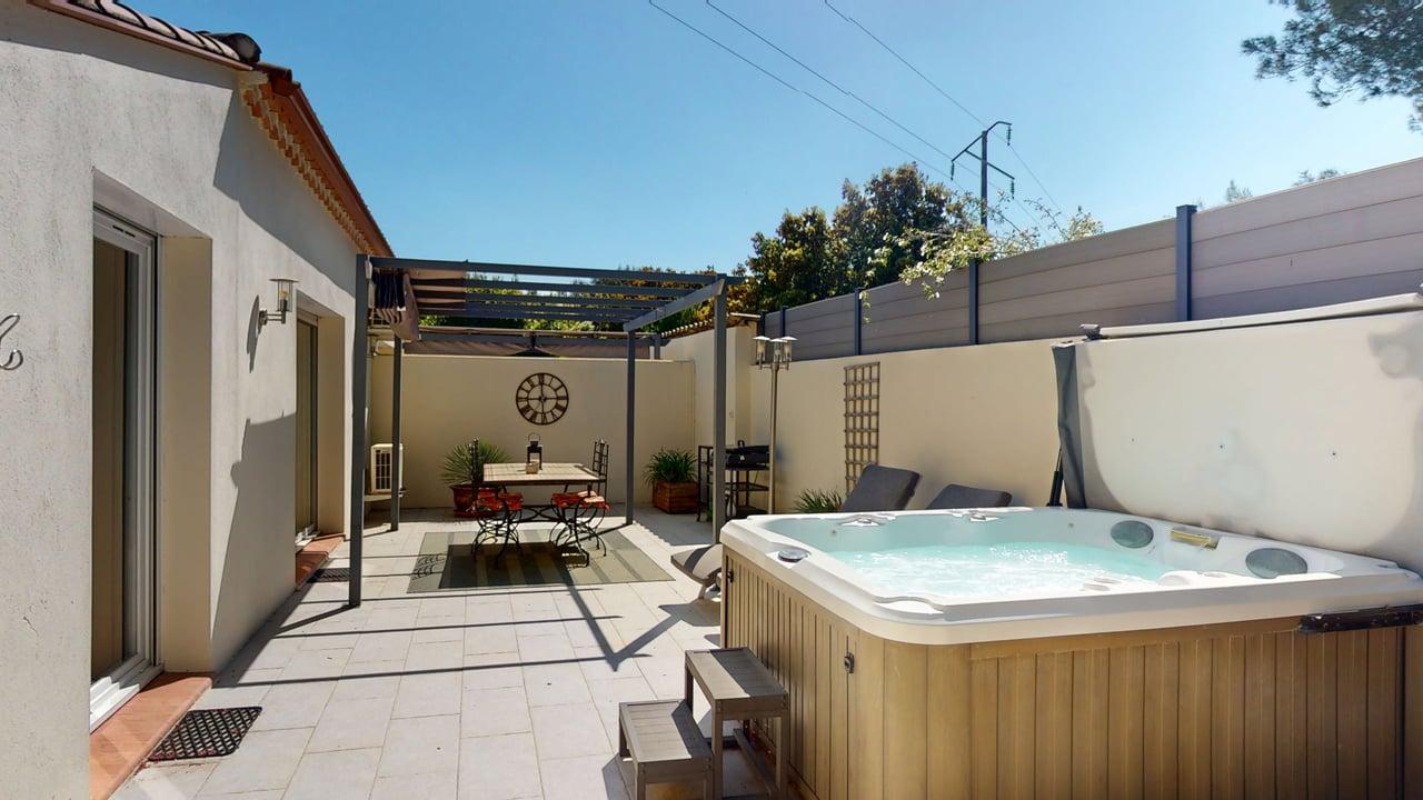 Chambre Villa RIVIERA lit double accès terrasse Casa Dina Sommières