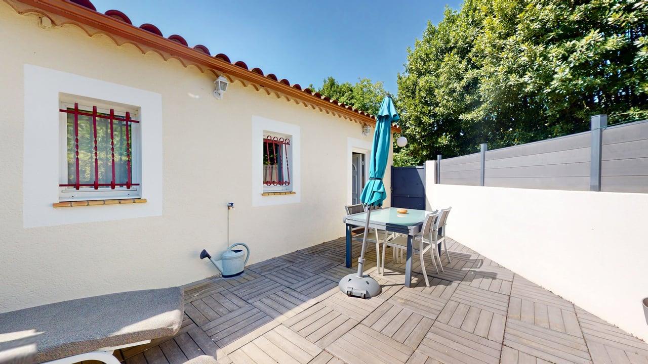 Façade extérieure terrasse Studio villa provençale Casa Dina Sommières