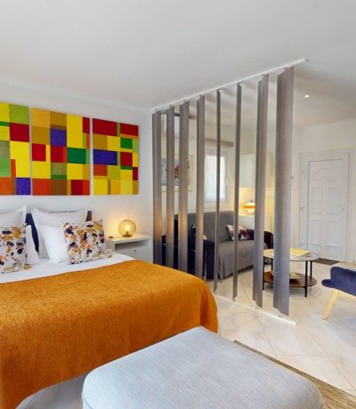 Studio ouvert chambre salon cloison design coloré Casa Dina Sommières